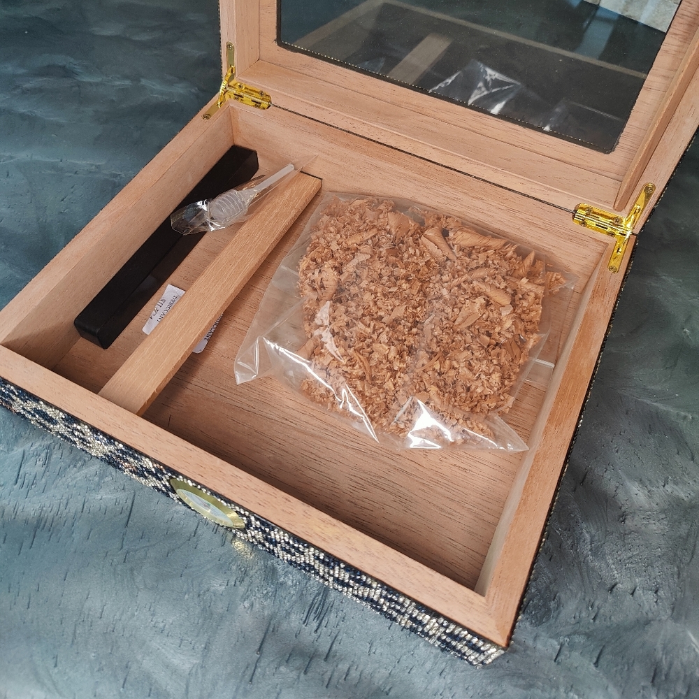 Fierce Cigar Humidor Box with Humidifier - Picture 10 of 11